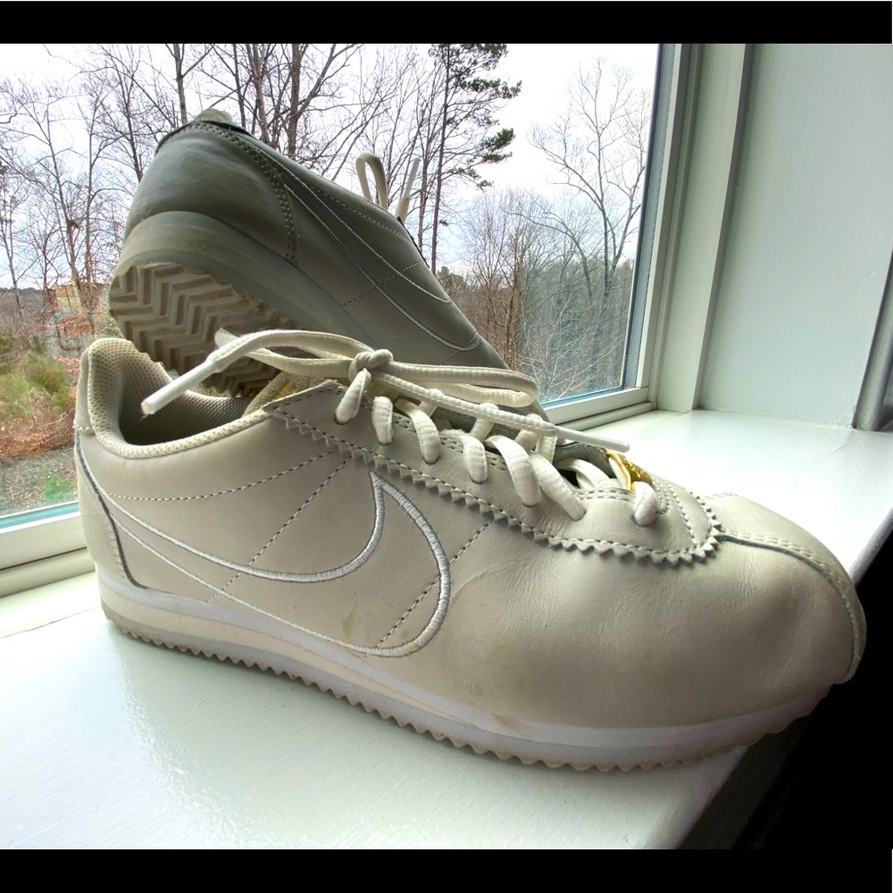 Nike Cortez ‘72 tennis shoes